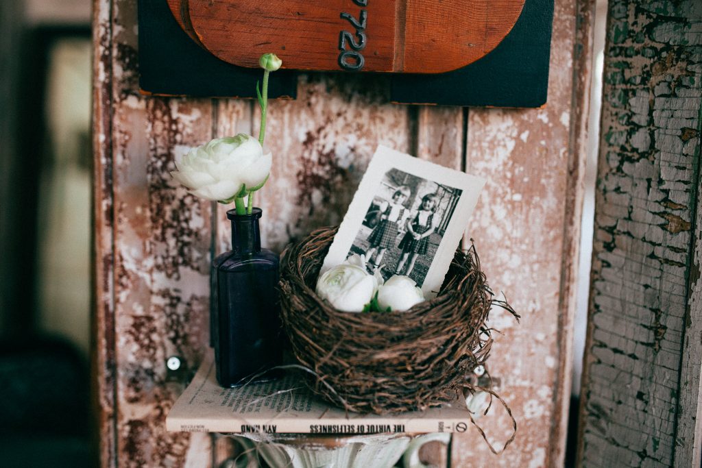 inspiring-ideas-for-incorporating-vintage-family-photos-into-your-mothers-day-celebrations